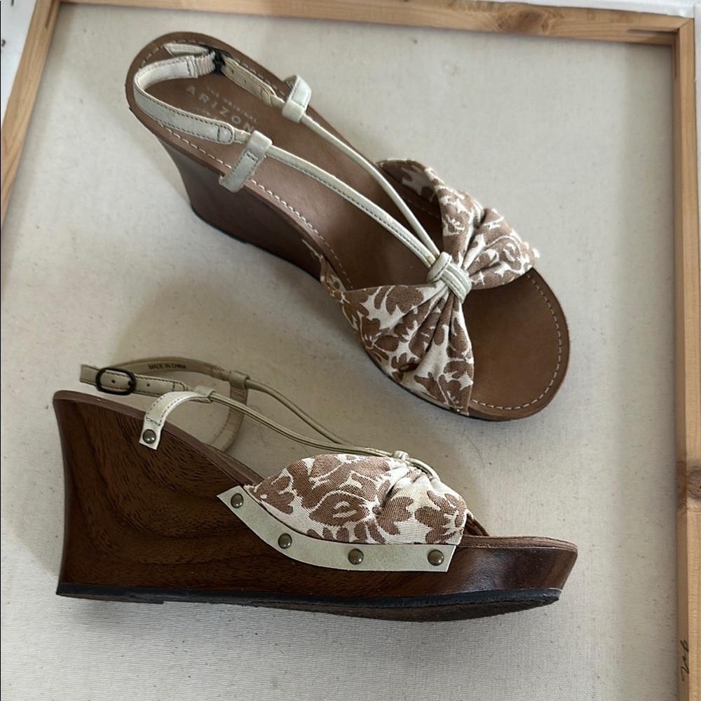 Aerosoles Women's Brown Floral Wedge Sandals